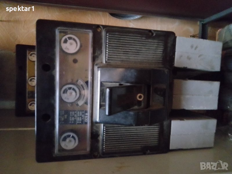 Главен прекъсвач a4 заден монтаж, снимка 1