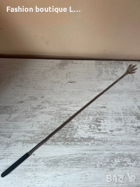 Чесалка за гръб с разгъващ се механизъм и накрайник ръчичка със сърчице в сребърен цвят с дръжка 🖤, снимка 1