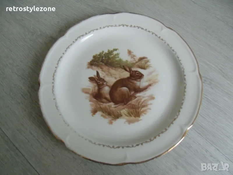 № 7823 стара порцеланова чиния  - илюстрация - зайци  - диаметър 24 см  - печат / маркировка, снимка 1