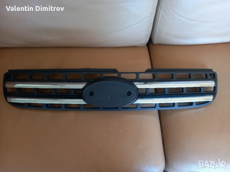 Решетка в предна броня за Киа / Kia Sportage, снимка 1