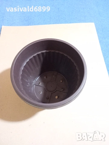 Пластмасова саксия 