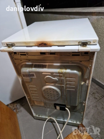 Електрическа печка CROWN, свободностояща, снимка 4 - Печки, фурни - 53405393