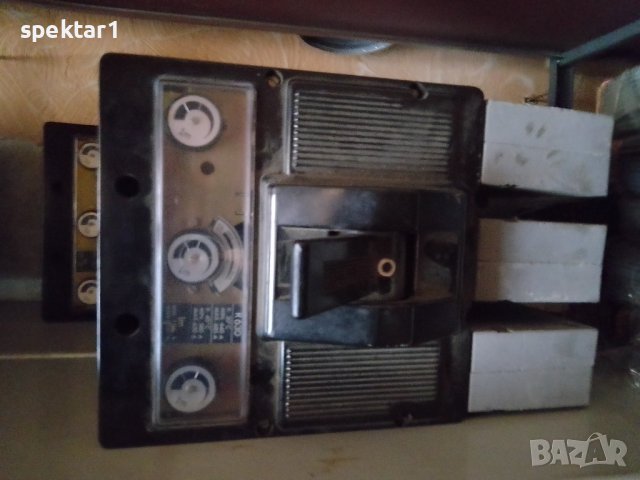 Главен прекъсвач a4 заден монтаж, снимка 1