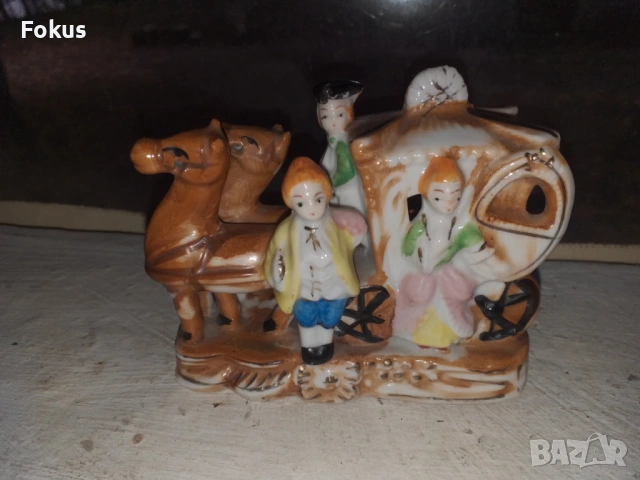 Страхотна стара порцеланова статуетка с маркировка порцелан