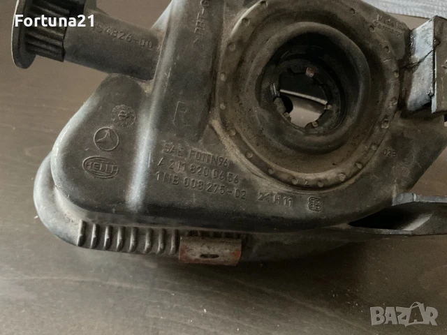 Mercedes E class w211 / s211 - ляв халоген оригинален hella, снимка 3 - Части - 51150247
