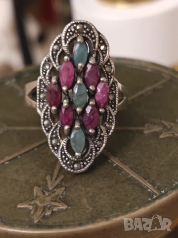 Превъзходен ръчно изработен сребърен пръстен с естествени камъни 