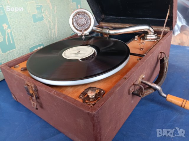 Стар грамофон с манивела, снимка 18 - Грамофони - 44394563