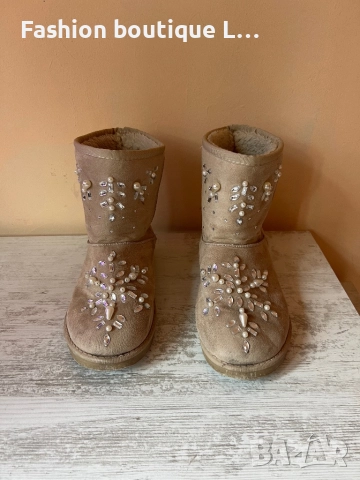 Плюшени бежови боти със зашити блестящи камъни и перли 38 размер с твърда подметка с грайфер ❤️❤️❤️❤