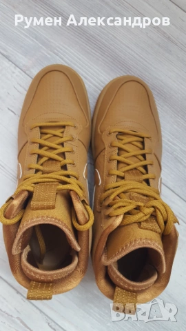 Кафяви зимни кецове Nike Court Borough Mid Winter за момче с р-р 41, снимка 5 - Кецове - 53434310