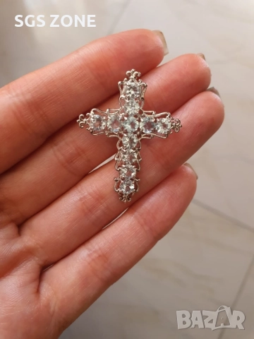 Невероятно деликатен сребърен кръст с небесносин топаз, снимка 2 - Колиета, медальони, синджири - 52392722