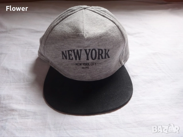 НМ Бебешка шапка от памук с козирка, размер 68, 6 месеца