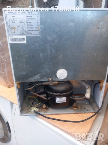 Малък хладилник с малко фризерче /мини бар/, снимка 3 - Хладилници - 53636494