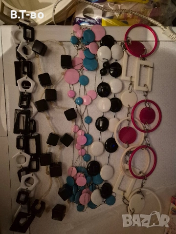 Красиви гердани, снимка 3 - Колиета, медальони, синджири - 53745529