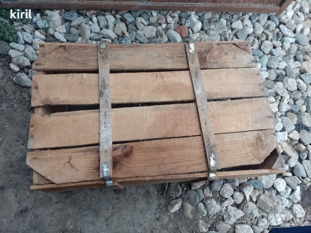 Бутилки от олио,коняк.уиски и стари дървени касетки