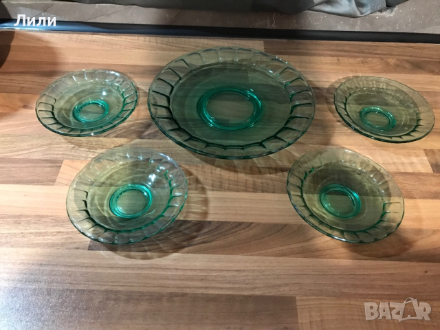 Зелена голяма чиния с 4 БР чинийки