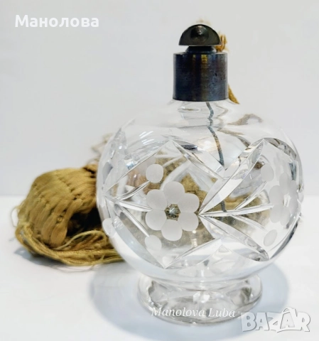 Голяма ръчно изрязана кристална стъклена бутилка за парфюм в стил Art deco с пулверизатор., снимка 3 - Други ценни предмети - 52450858