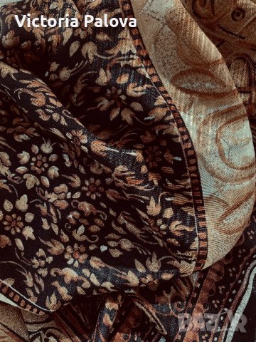 Голям дизайнерски шал ELAINE GOLD ИТАЛИЯ, снимка 7 - Шалове - 39535284