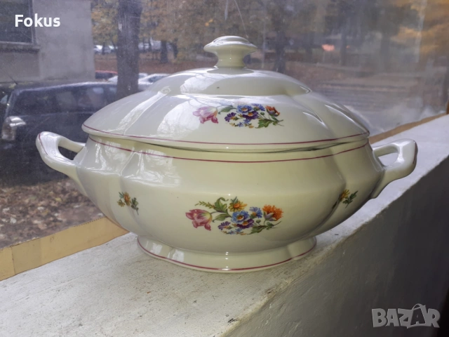 Невероятен голям супник български порцелан