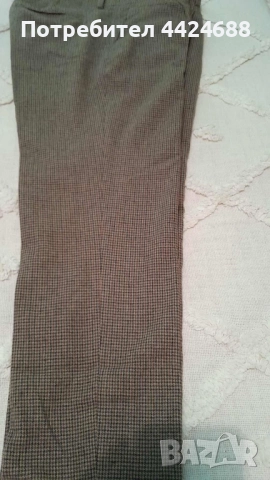 Дамските  панталон в размер М са в кафяв цвят