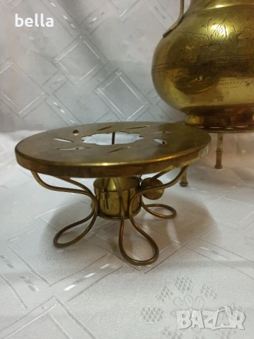 Бронзов голям чайник ,ръчна изработка -калайдисан отвътре ръчно гравиран, поставкан и спиртник, снимка 4 - Антикварни и старинни предмети - 50747831