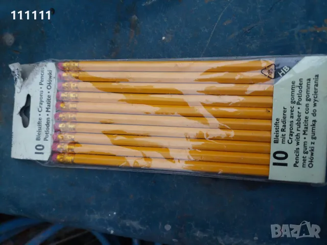 Моливи в опаковка 