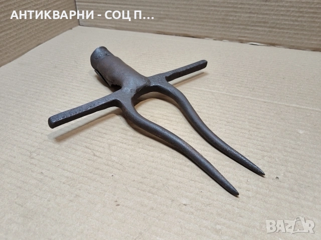 Стара Кована Вила За Вадене На Цвекло. / НОМЕР 1731.