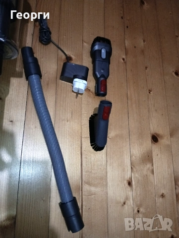 Много добра Dyson V10 безжична прахосмукачка пълен комплект, снимка 3 - Прахосмукачки - 53357300