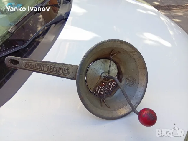 Ретро мелачка за зеленчуци