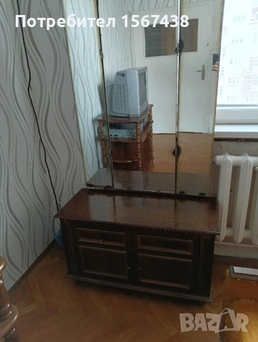 Продава се- спалня, две шкафчета и тоалетка с огледало, снимка 2 - Спални и легла - 53426039