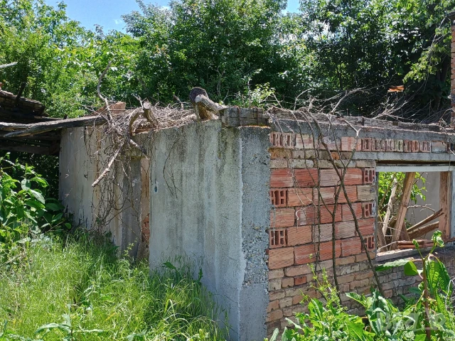 Имот 2,78 дка с ток, вода и постройки в с. Обнова, снимка 17 - Парцели - 50583793