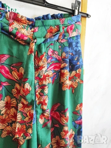 Дамски панталон Stradivarius , снимка 2 - Панталони - 50785363