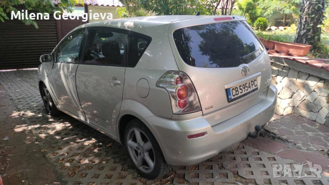 Toyota Corolla Verso 2.2 D-4D, снимка 3 - Автомобили и джипове - 51767448