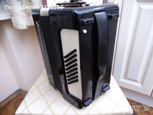 Акордеон Велтмайстер Стела 40 баса – перфектно състояние, снимка 10 - Акордеони - 52636666