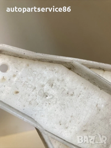 Държач за скоба на ляв фар за Peugeot 4007 2.2 HDI (2009) 8301A817, снимка 2 - Части - 53653202