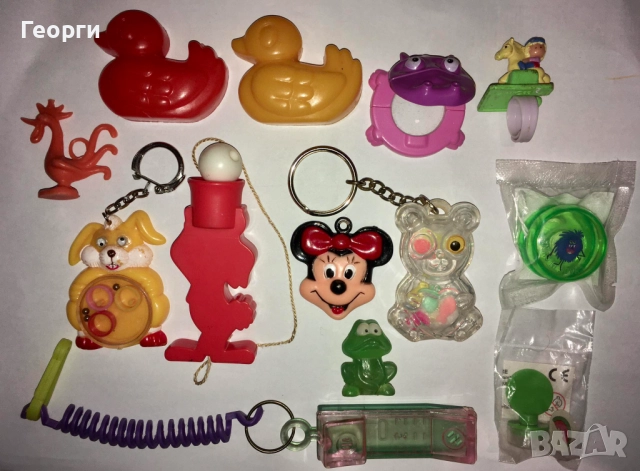 Лот играчки и аксесоари от 90-те години от Италия.