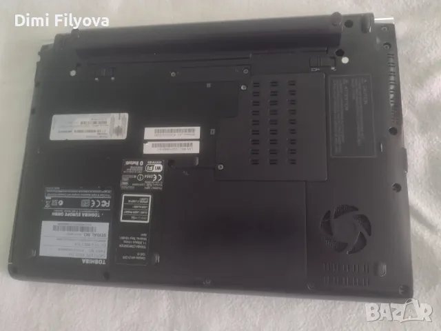 Лаптоп Toshiba, без зарядно и не се включва, снимка 3 - Лаптопи за дома - 55804966