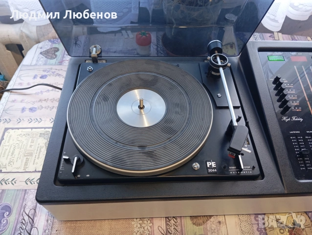 Стерео комбайн с грамофон и тонколони в отлично състояние , снимка 2 - Грамофони - 53663194