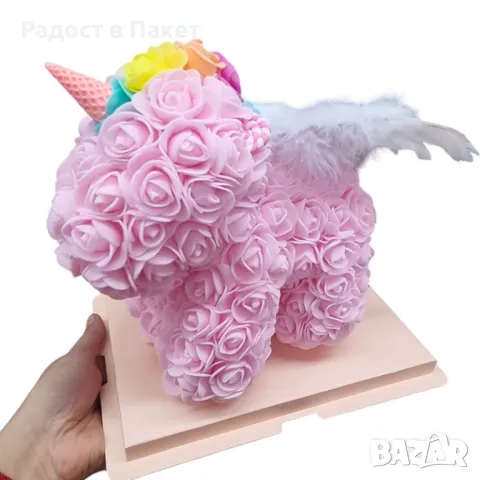 Еднорог от вечни рози с крила от пера ,22х22см,в подаръчна кутия