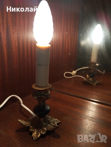 Малка бронзова лампа имитираща свещник