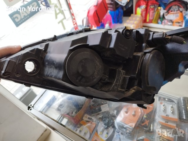 фар Пежо 308, снимка 2 - Части - 44472871