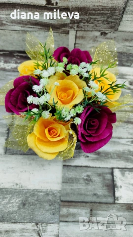 Кашпа с рози от креп хартия!!, снимка 2 - Декорация за дома - 53133030