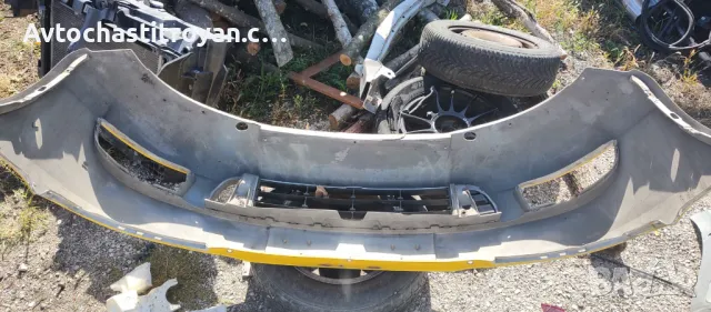 Предна броня Шкода Октавия комби 2010 - жълта, снимка 2 - Части - 47462360