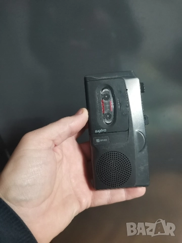 Касетен диктофон SANYO JAPAN, снимка 2 - Радиокасетофони, транзистори - 52277000