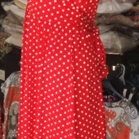 Червена рокля на бели точици от много еластично трико зя гръдна обиколка от 102см до 126см, снимка 3 - Рокли - 41949941
