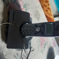 Продавам телефон Панасоник подвижна слушалка, снимка 2 - Стационарни телефони и факсове - 36335518