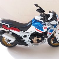 Мотор HONDA Afrika Twin Adventure Bburago 1:18, снимка 4 - Колекции - 44212835