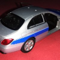 Mercedes-Benz 2016 E-Class (Polizei) 1:34-39 - Welly 43703, снимка 4 - Колекции - 39992454