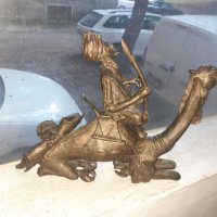 Стара бронзова статуетка на войн с камила фигура пластика, снимка 2 - Антикварни и старинни предмети - 41578485