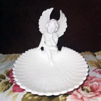 	 Бяла порцеланова бижутерка "Ангел", снимка 2 - Декорация за дома - 33774595