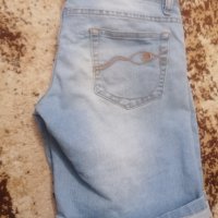 нови дънкови дамски  пантални, М-Л, снимка 2 - Къси панталони и бермуди - 42009974